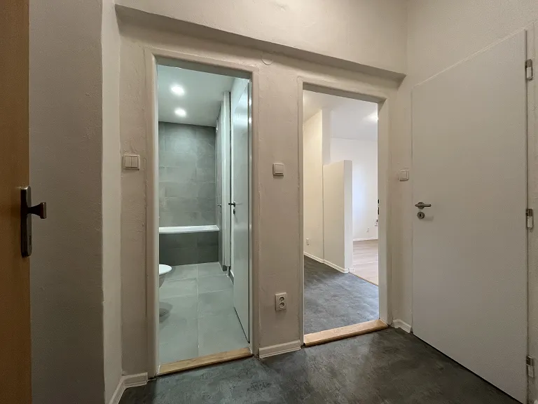Pronájem bytu 1+kk, 27 m² obrázek