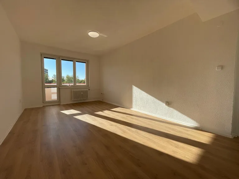 Pronájem bytu 3+1, 70 m² obrázek