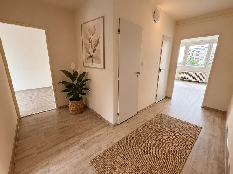 Pronájem bytu 3+1, 71 m² obrázek