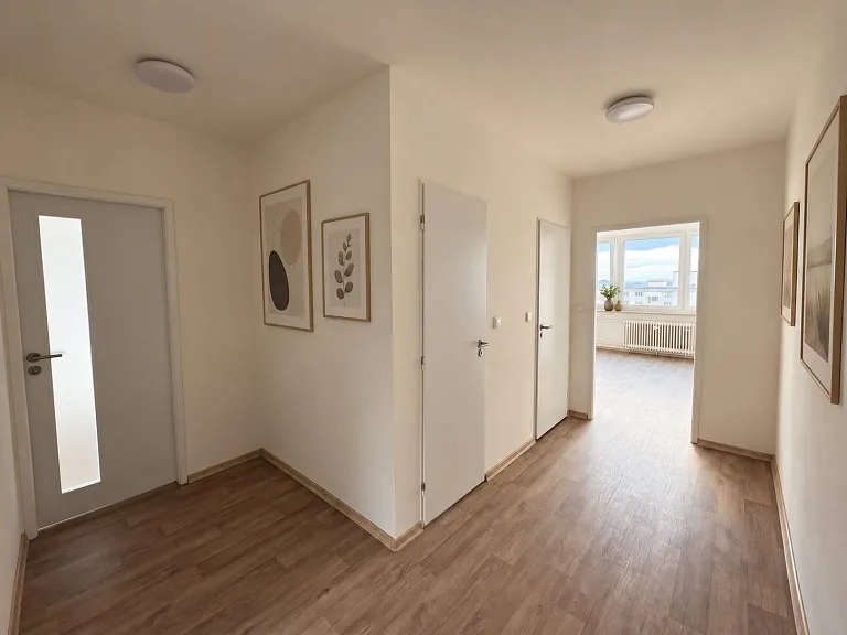 Pronájem bytu 3+1, 71 m² obrázek
